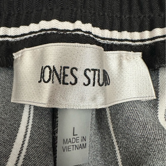 JONES STUDIO STRIPED WIDE LEG TROUSERS
BEAUTIFUL AND ELEGANT - Picture 4 of 6